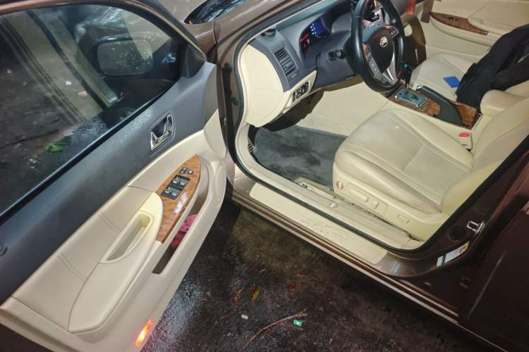 Used BYD G6 2012 1.5T Automatic Prestige Edition Driver Seat