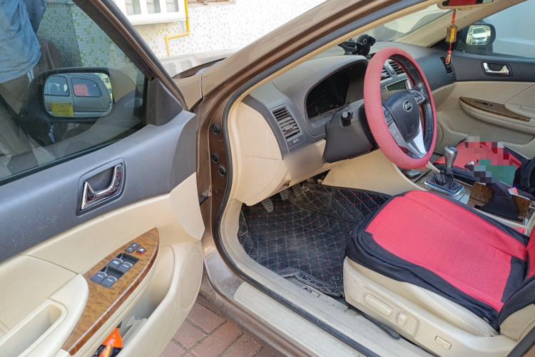 Used BYD G6 2012 2.0L Manual Luxury Version Driver Seat