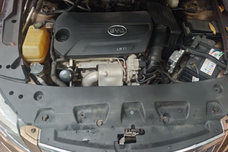 Used BYD G6 2012 1.5T Automatic Prestige Edition Engine Bay