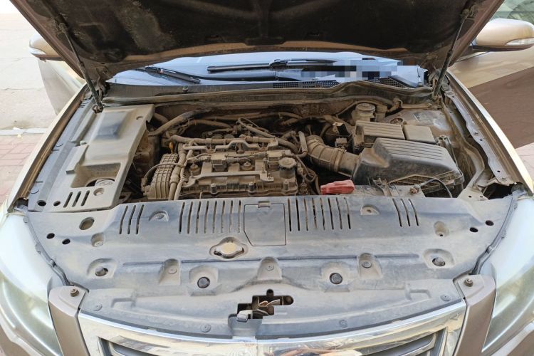 Used BYD G6 2012 2.0L Manual Luxury Version Engine Bay