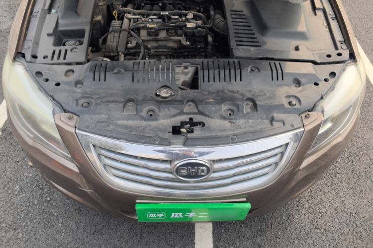 Used BYD G6 2012 2.0L Manual Luxury Version Engine Bay