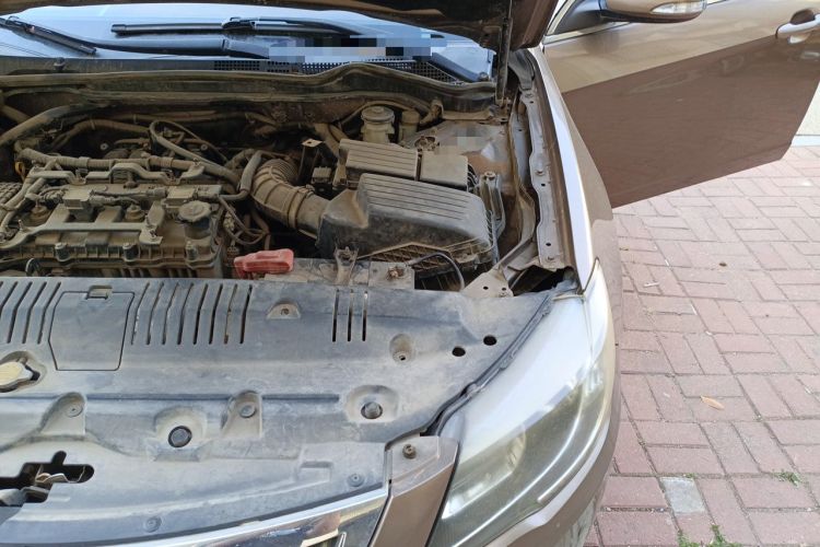 Used BYD G6 2012 2.0L Manual Luxury Version Engine Bay Left