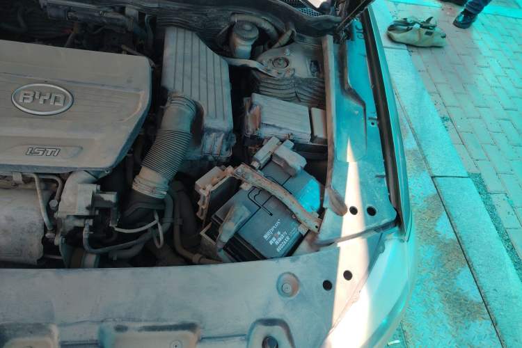 Used BYD G6 2012 1.5TID Automatic Prestige Edition Engine Bay Left
