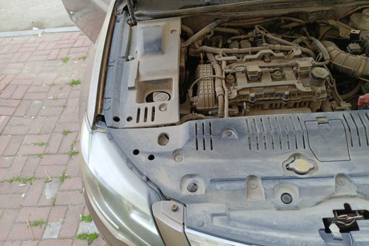 Used BYD G6 2012 2.0L Manual Luxury Version Engine Bay Right