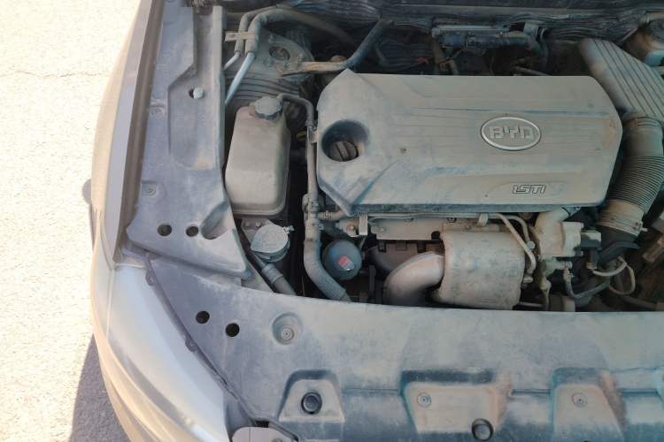 Used BYD G6 2012 1.5TID Automatic Prestige Edition Engine Bay Right