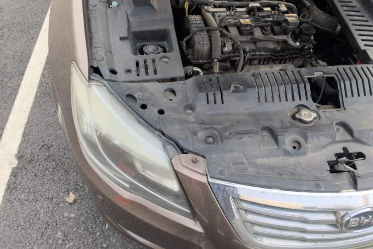 Used BYD G6 2012 2.0L Manual Luxury Version Engine Bay Right