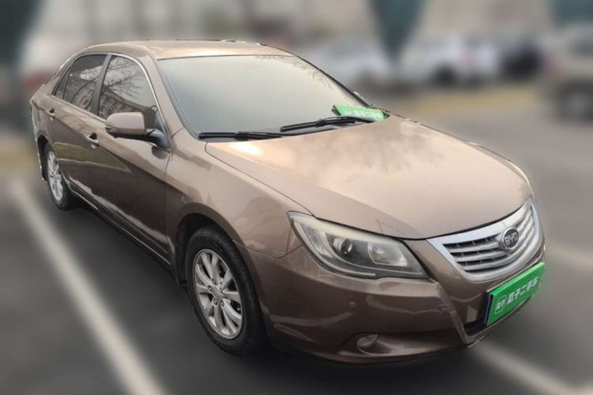 Used BYD G6 2012 2.0L Manual Luxury Version Front Right 45 Deg