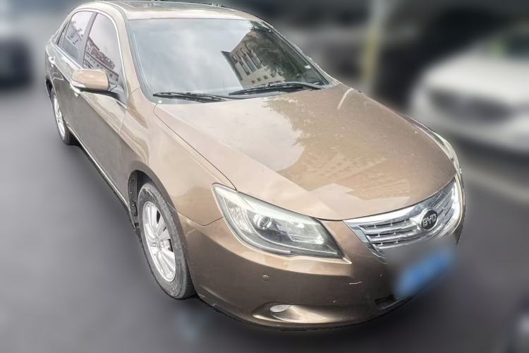 Used BYD G6 2012 2.0L Manual Luxury Version Front Right 45 Deg