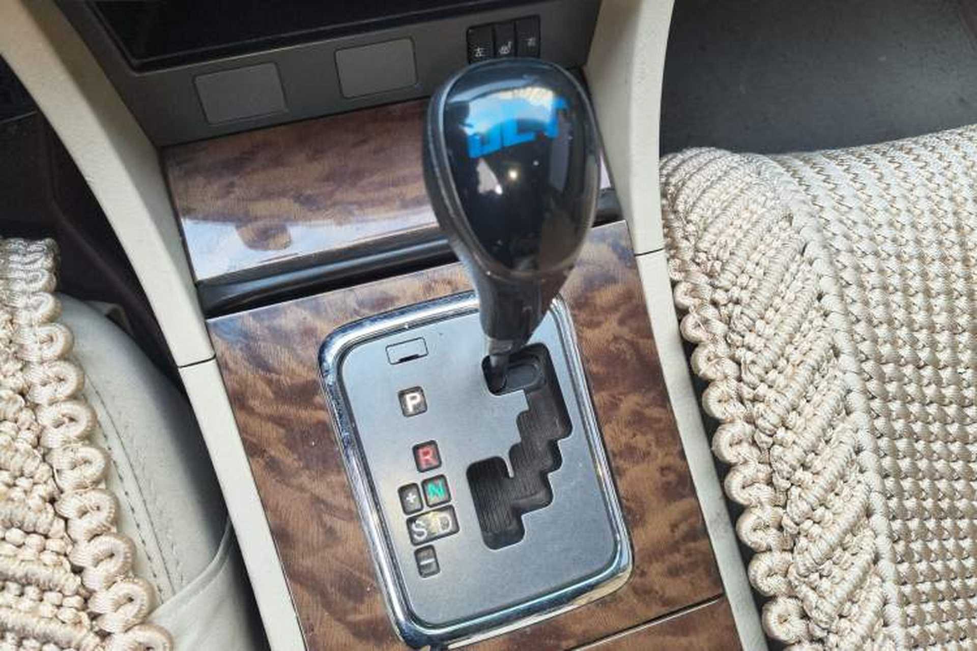 Used BYD G6 2012 1.5TID Automatic Prestige Edition Gear Lever