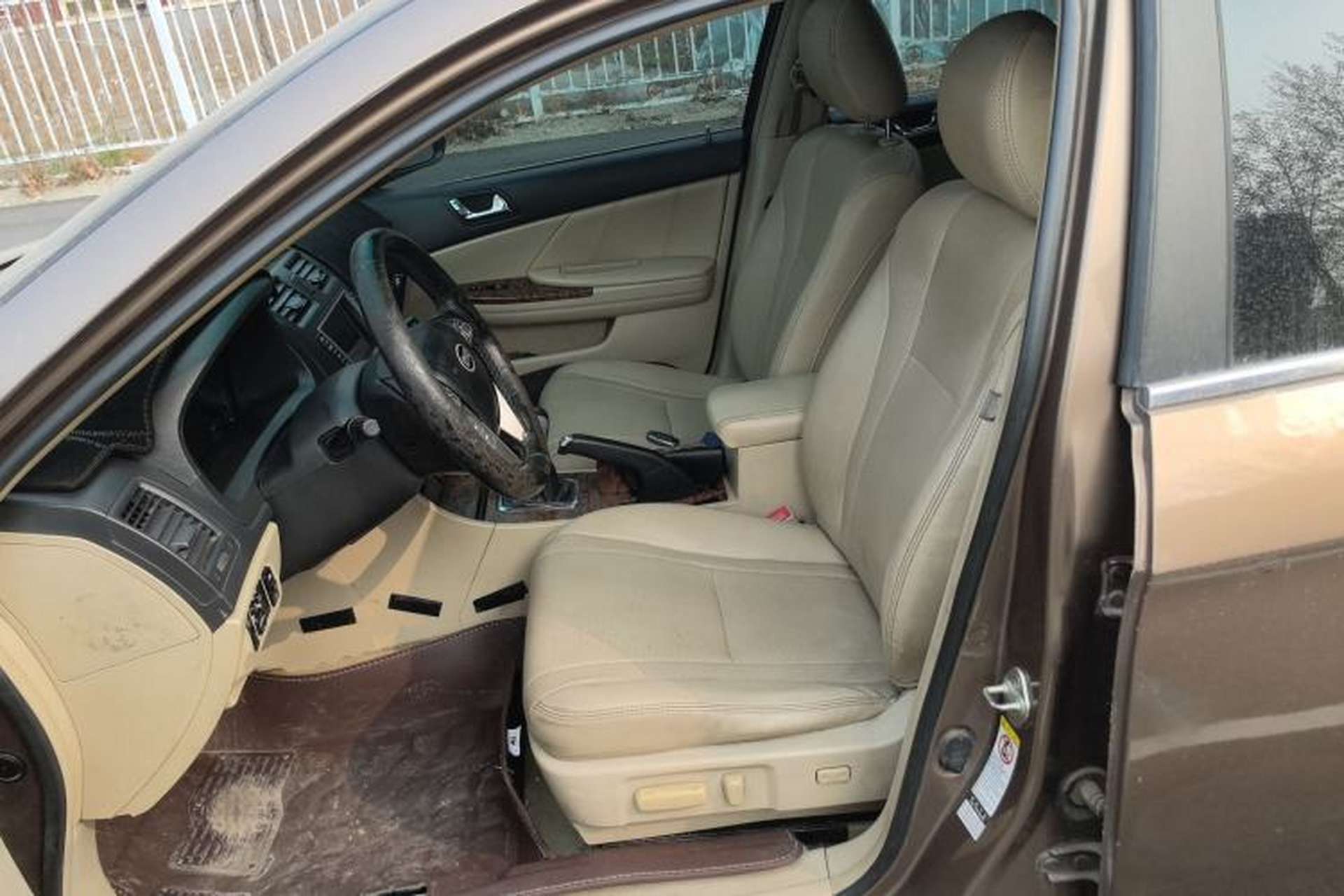 Used BYD G6 2012 2.0L Manual Luxury Version Left Front Seat