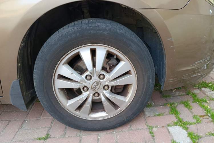 Used BYD G6 2012 2.0L Manual Luxury Version Right Front Wheel Hub
