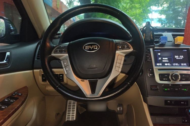 Used BYD G6 2012 1.5T Automatic Prestige Edition Steering Wheel