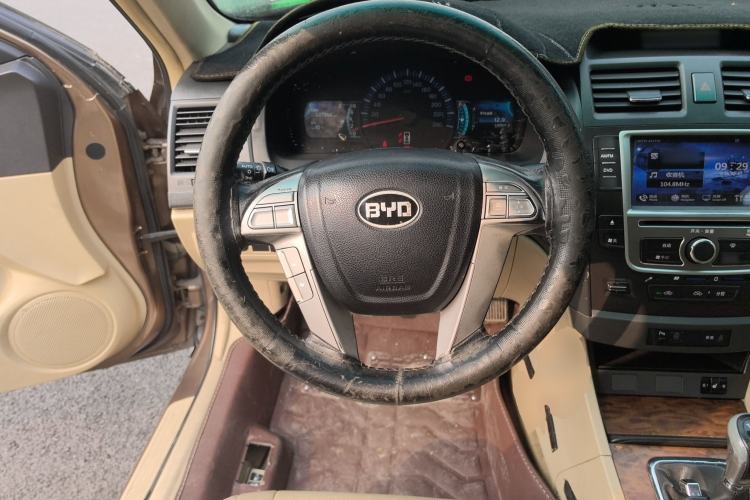 Used BYD G6 2012 2.0L Manual Luxury Version Steering Wheel