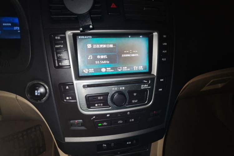 Used BYD G6 2013 2.0L Manual Luxury Version Audio And AC Panel