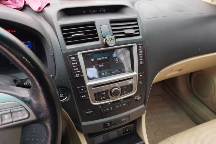 Used BYD G6 2013 2.0L Manual Luxury Version Audio And AC Panel
