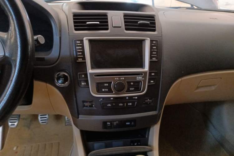 Used BYD G6 2013 1.5TI Manual Luxury Model Audio And AC Panel