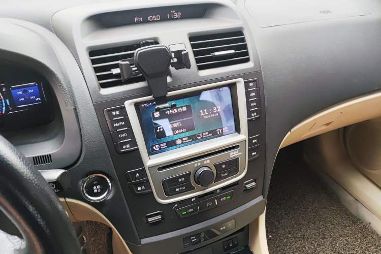 Used BYD G6 2013 1.5TID Automatic Luxury Model Audio And AC Panel