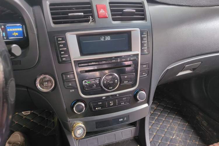 Used BYD G6 2013 2.0L Manual Luxury Version Audio And AC Panel