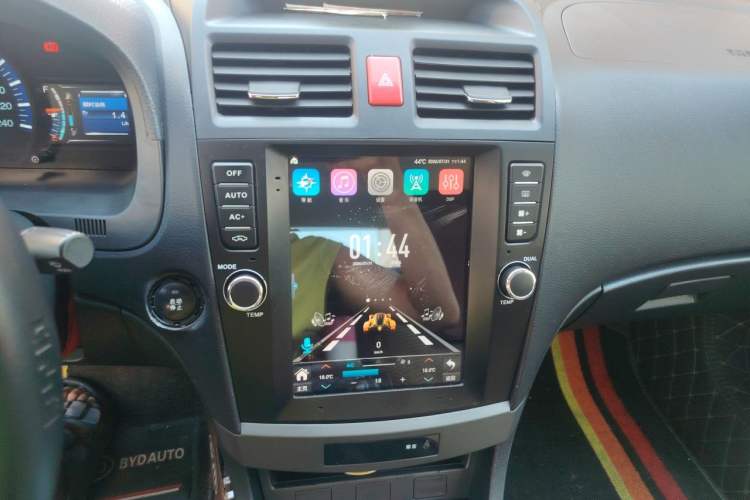 Used BYD G6 2013 2.0L Manual Luxury Version Audio And AC Panel