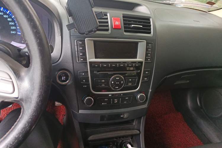Used BYD G6 2013 2.0L Manual Luxury Version Audio And AC Panel