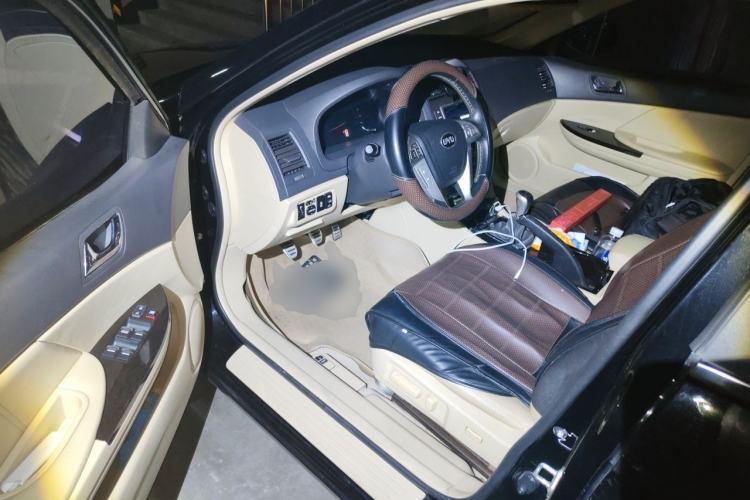 Used BYD G6 2013 2.0L Manual Luxury Version Driver Seat
