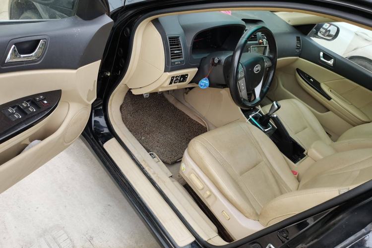 Used BYD G6 2013 2.0L Manual Luxury Version Driver Seat