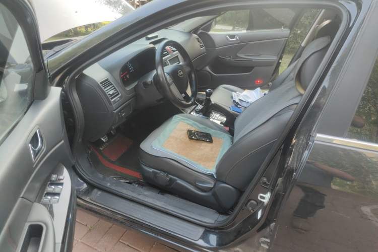 Used BYD G6 2013 2.0L Manual Luxury Version Driver Seat