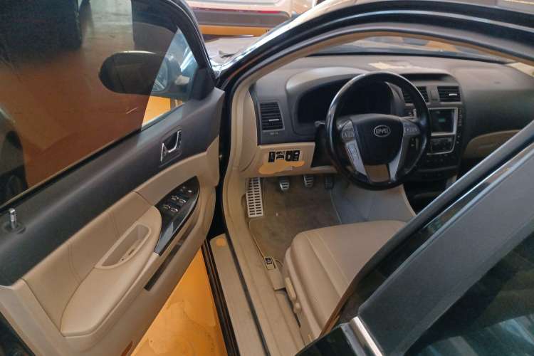 Used BYD G6 2013 1.5TI Manual Luxury Model Driver Seat