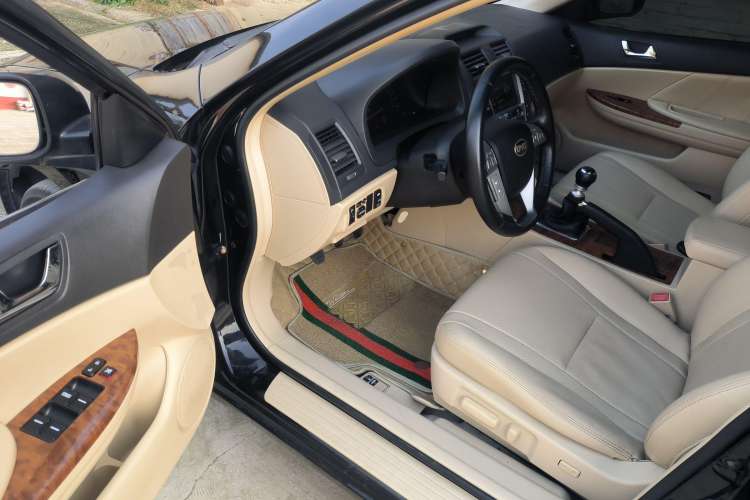 Used BYD G6 2013 1.5TI Manual Luxury Model Driver Seat