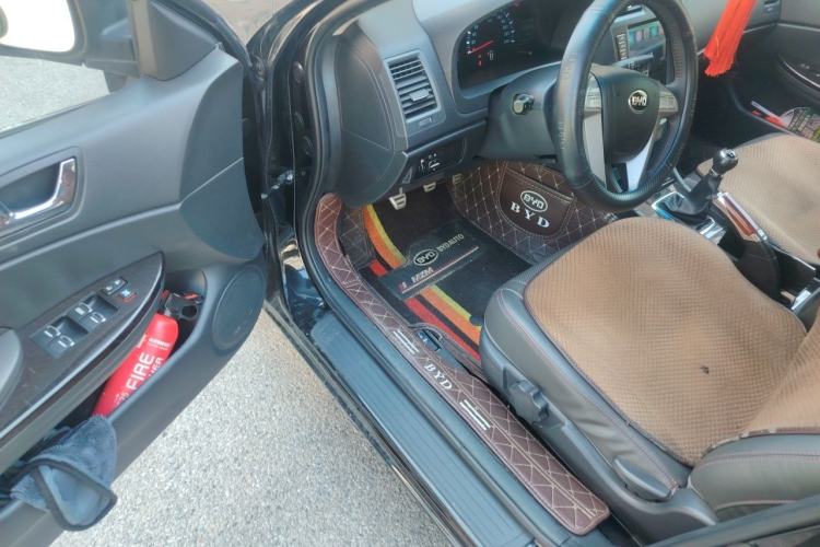 Used BYD G6 2013 2.0L Manual Luxury Version Driver Seat