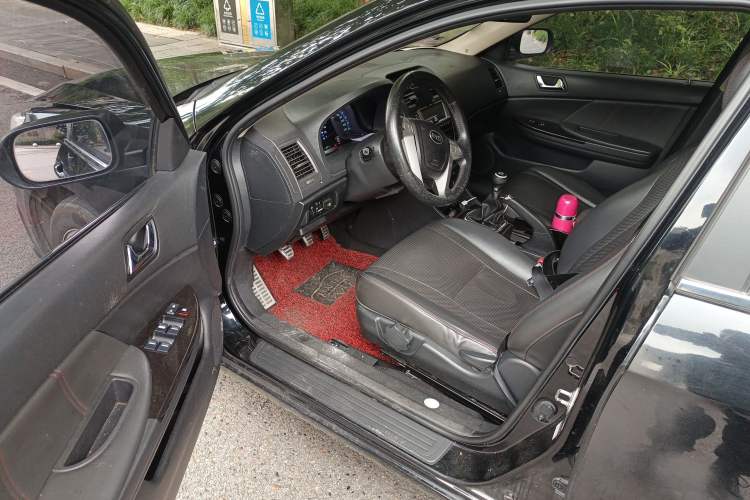 Used BYD G6 2013 2.0L Manual Luxury Version Driver Seat