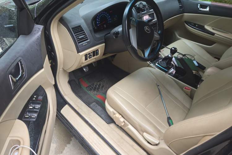 Used BYD G6 2013 1.5TI Manual Luxury Model Driver Seat