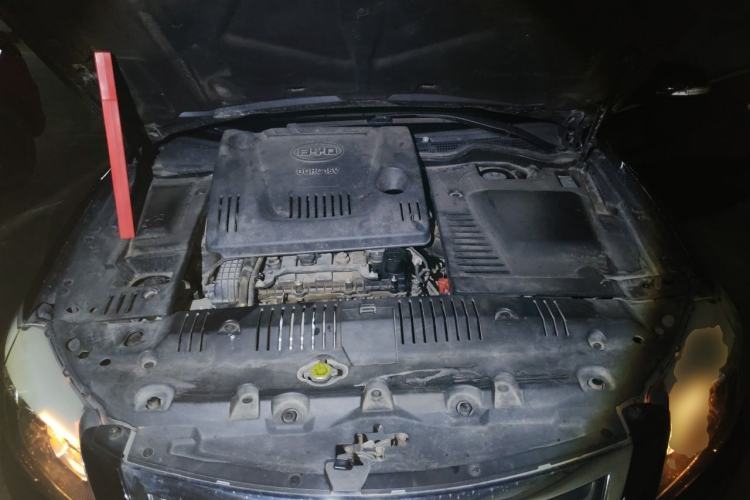 Used BYD G6 2013 2.0L Manual Luxury Version Engine Bay