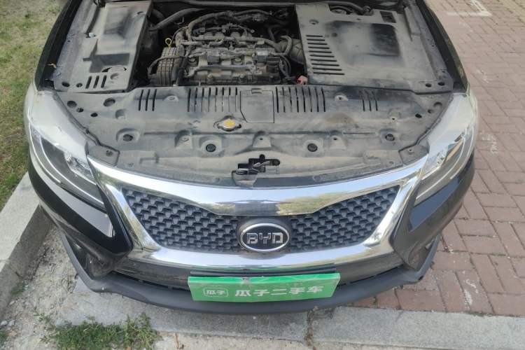 Used BYD G6 2013 2.0L Manual Luxury Version Engine Bay