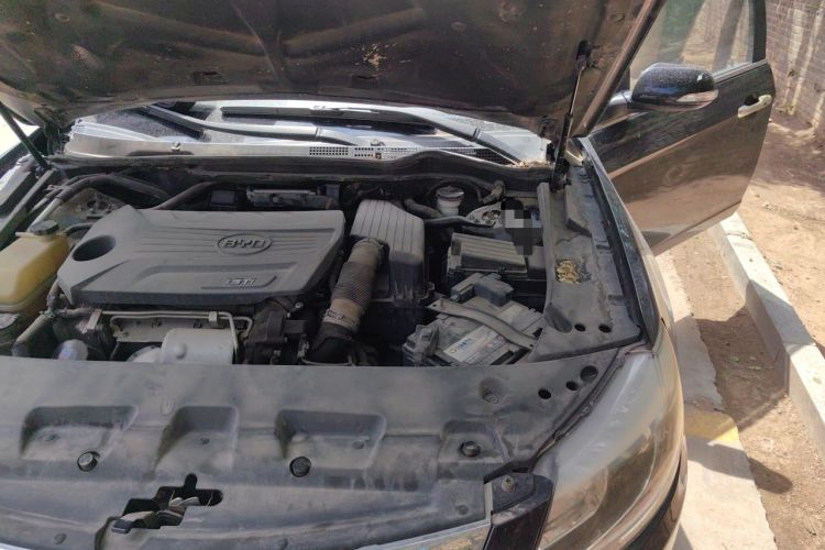 Used BYD G6 2013 1.5TI Manual Luxury Model Engine Bay Left
