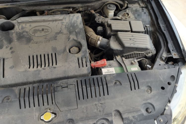 Used BYD G6 2013 2.0L Manual Luxury Version Engine Bay Left