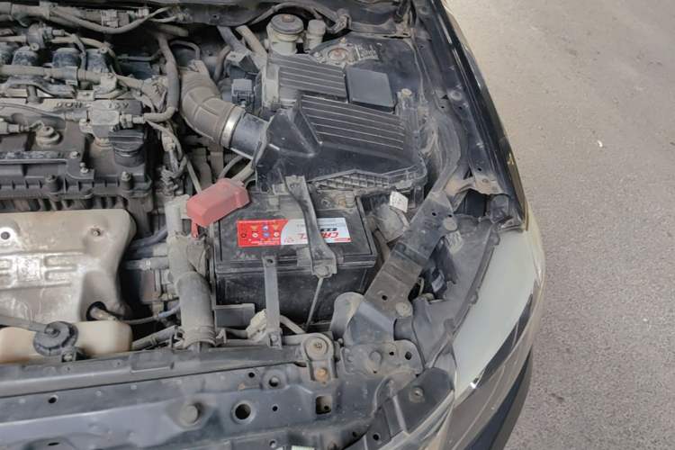 Used BYD G6 2013 2.0L Manual Luxury Version Engine Bay Left