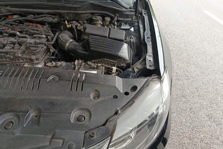 Used BYD G6 2013 2.0L Manual Luxury Version Engine Bay Left