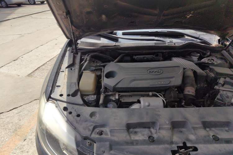 Used BYD G6 2013 1.5TI Manual Luxury Model Engine Bay Right