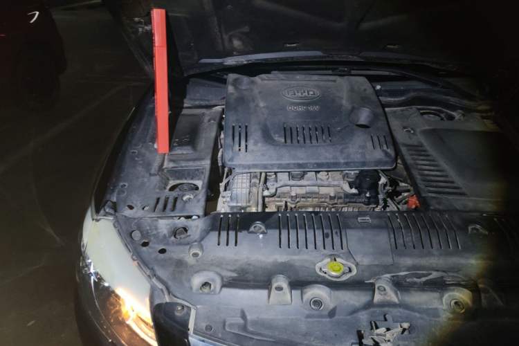 Used BYD G6 2013 2.0L Manual Luxury Version Engine Bay Right