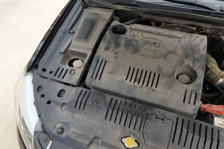 Used BYD G6 2013 2.0L Manual Luxury Version Engine Bay Right