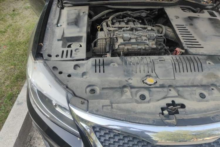 Used BYD G6 2013 2.0L Manual Luxury Version Engine Bay Right