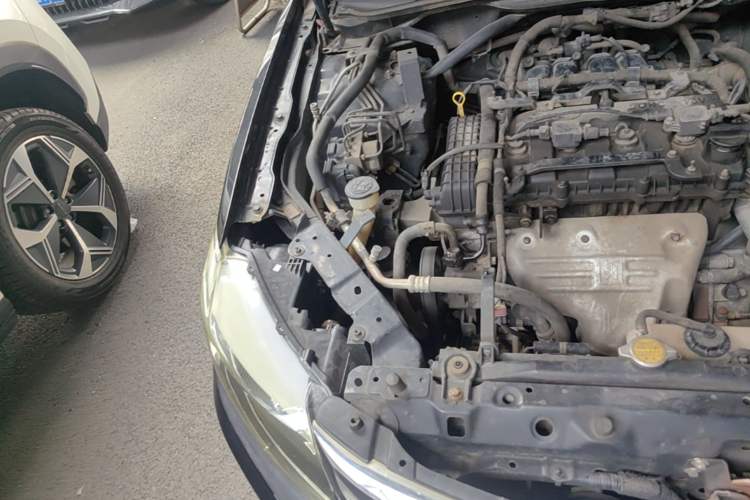Used BYD G6 2013 2.0L Manual Luxury Version Engine Bay Right