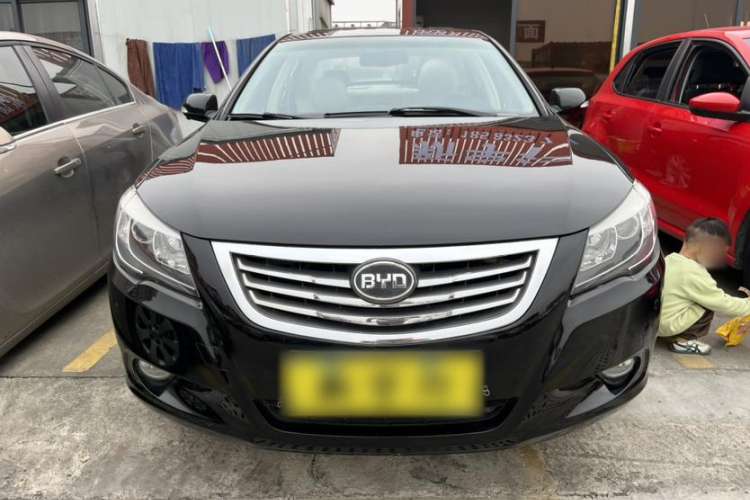Used BYD G6 2013 2.0L Manual Luxury Version Exterior 1