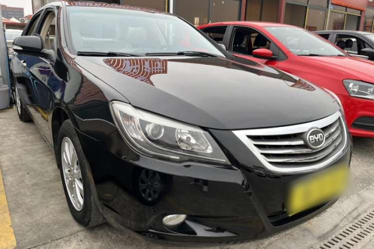 Used BYD G6 2013 2.0L Manual Luxury Version Exterior 2
