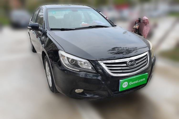 Used BYD G6 2013 2.0L Manual Luxury Version Front Right 45 Deg