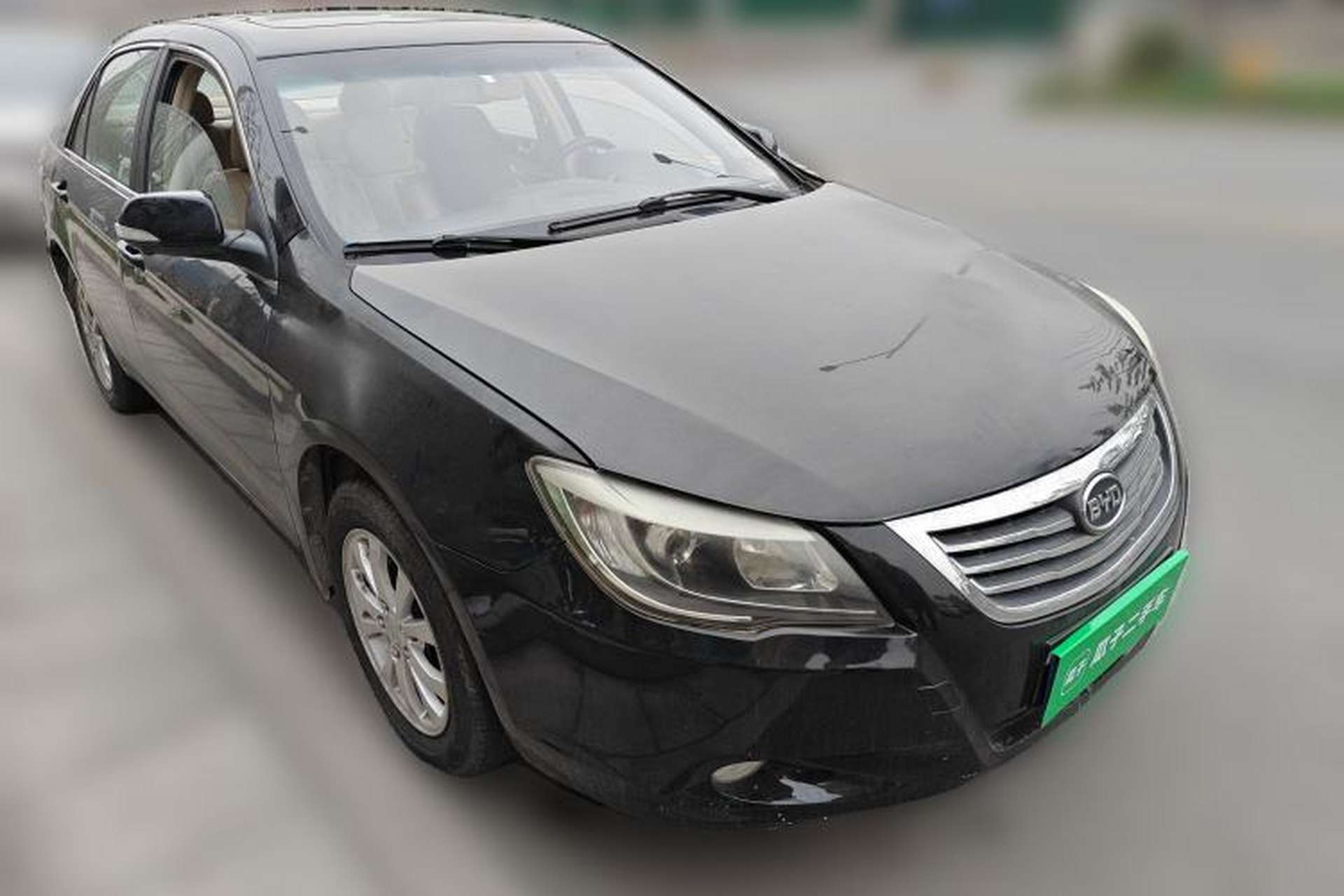 Used BYD G6 2013 2.0L Manual Luxury Version Front Right 45 Deg