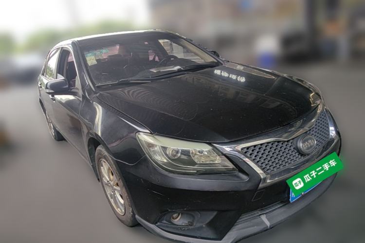Used BYD G6 2013 2.0L Manual Luxury Version Front Right 45 Deg