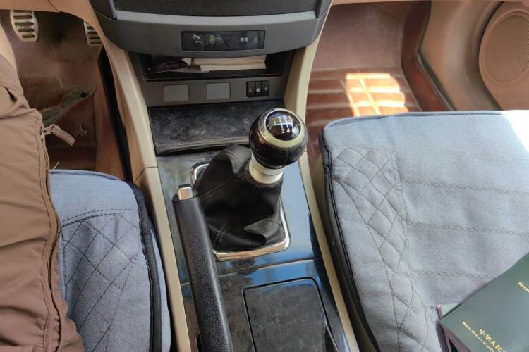 Used BYD G6 2013 1.5TI Manual Luxury Model Gear Lever