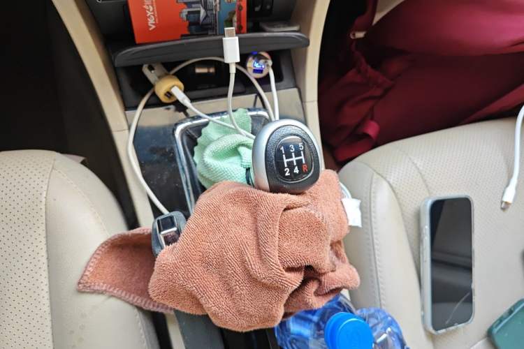 Used BYD G6 2013 2.0L Manual Luxury Version Gear Lever